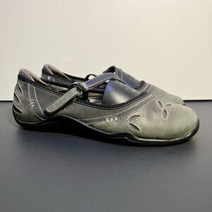 Womens AHNU Jackie Olive Slip On Shoes / Size 7